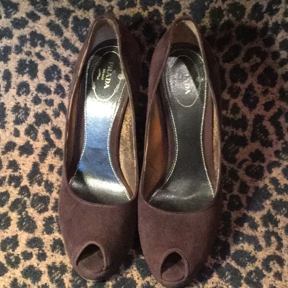 Prada chocolate brown suede pumps - Picture 2 of 6